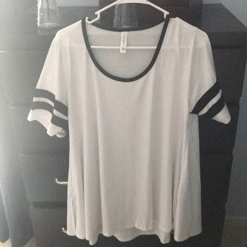 NWOT-never worn, large, classic tee,Lularoe